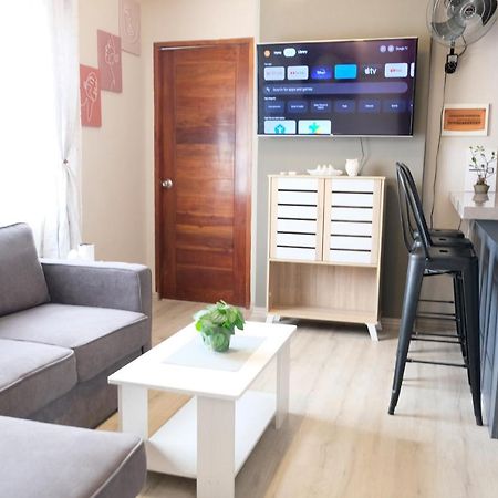 2-Bedroom Boutique City Condo - Newly Renovated! セブ市 エクステリア 写真