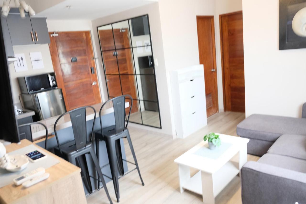 2-Bedroom Boutique City Condo - Newly Renovated! セブ市 エクステリア 写真