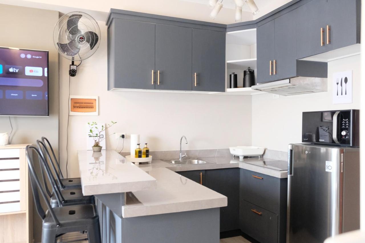 2-Bedroom Boutique City Condo - Newly Renovated! セブ市 エクステリア 写真
