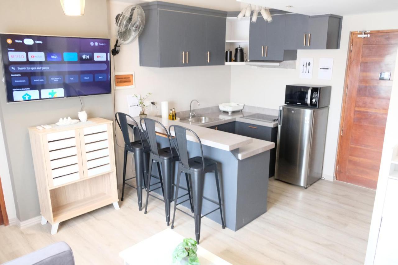 2-Bedroom Boutique City Condo - Newly Renovated! セブ市 エクステリア 写真