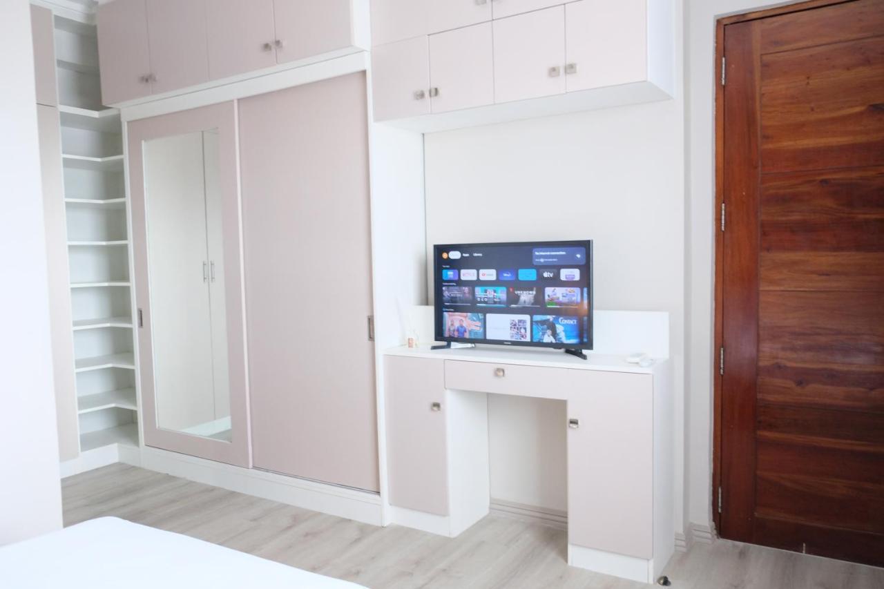 2-Bedroom Boutique City Condo - Newly Renovated! セブ市 エクステリア 写真