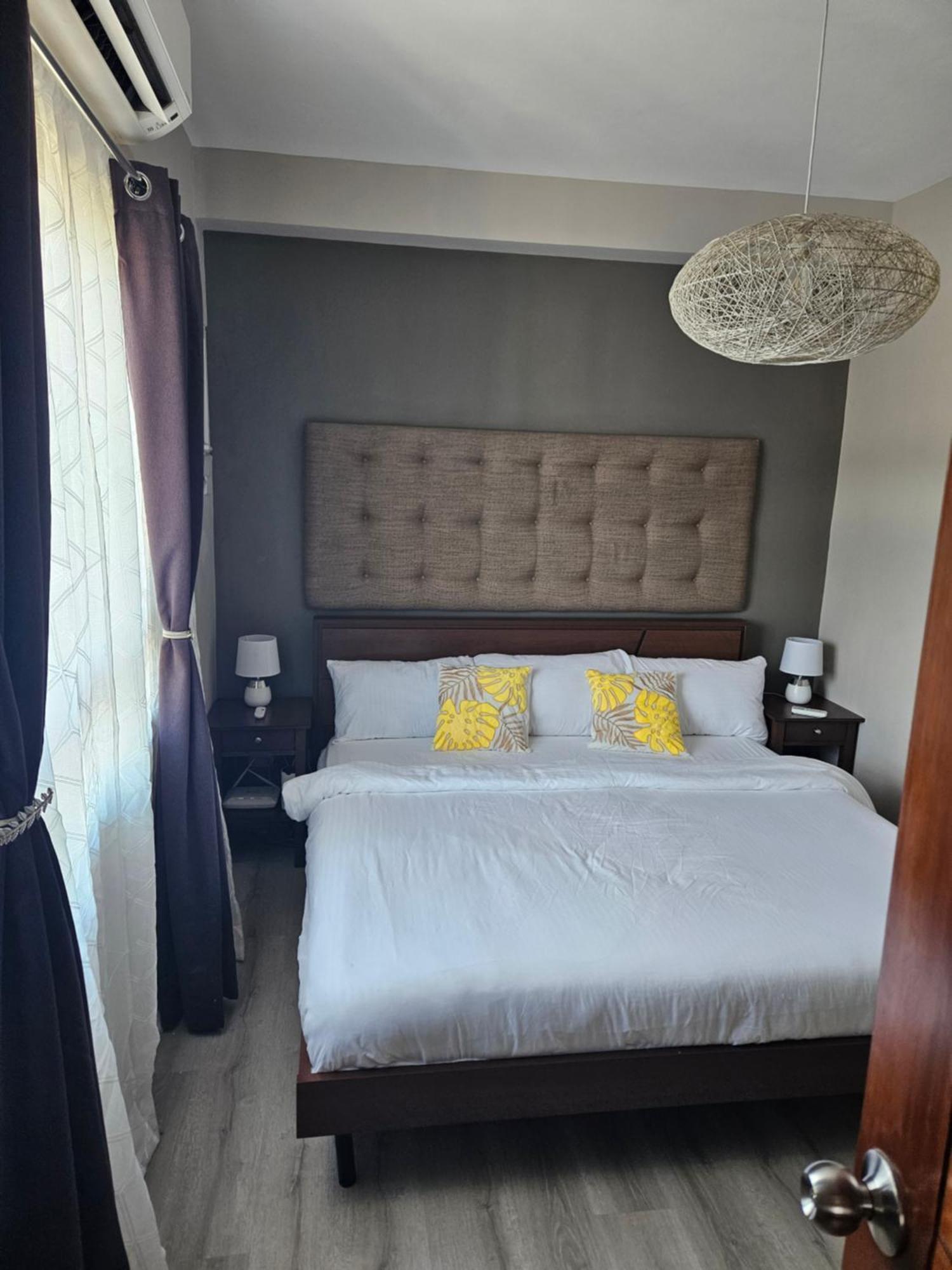 2-Bedroom Boutique City Condo - Newly Renovated! セブ市 エクステリア 写真