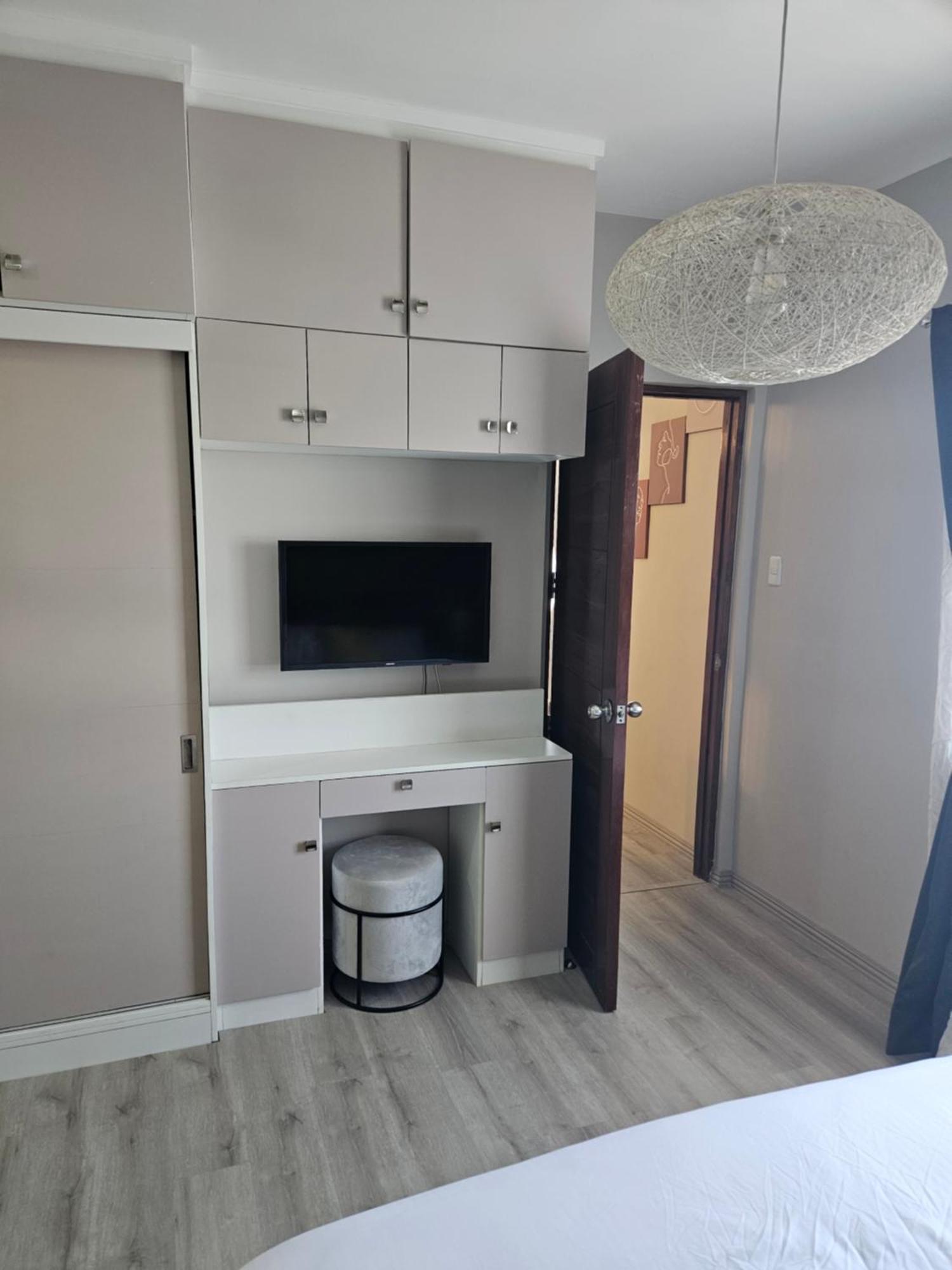 2-Bedroom Boutique City Condo - Newly Renovated! セブ市 エクステリア 写真