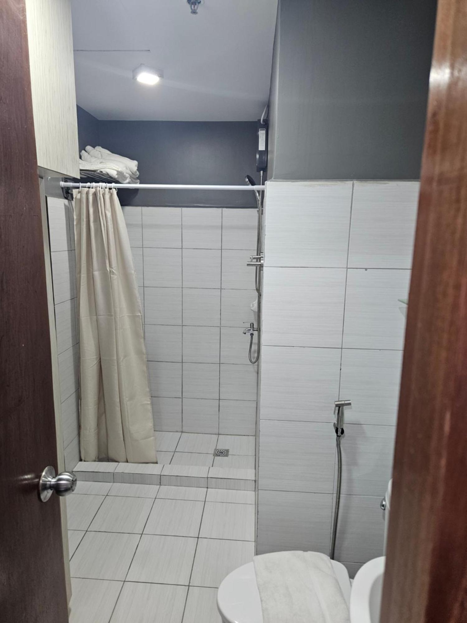 2-Bedroom Boutique City Condo - Newly Renovated! セブ市 エクステリア 写真