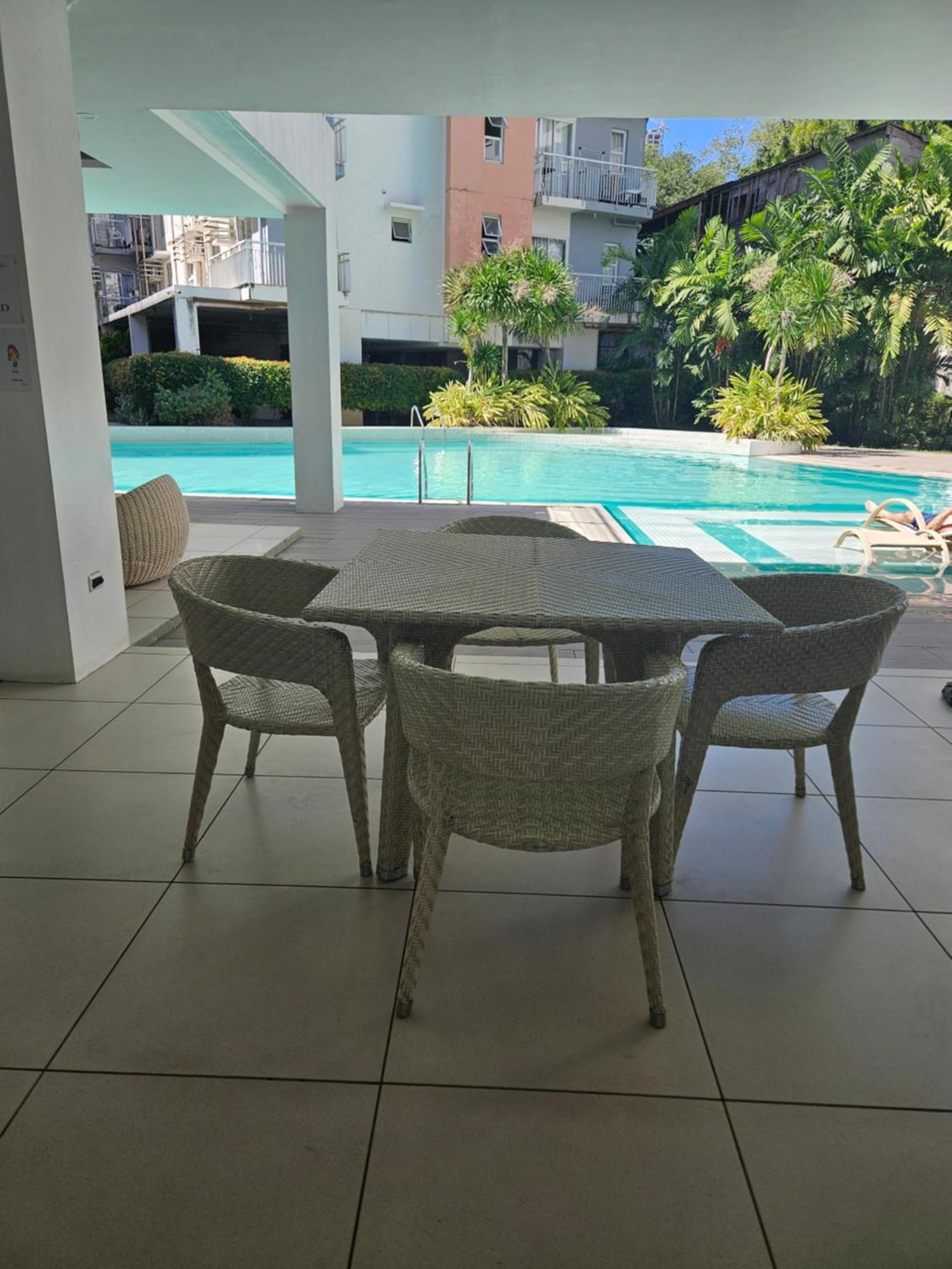 2-Bedroom Boutique City Condo - Newly Renovated! セブ市 エクステリア 写真